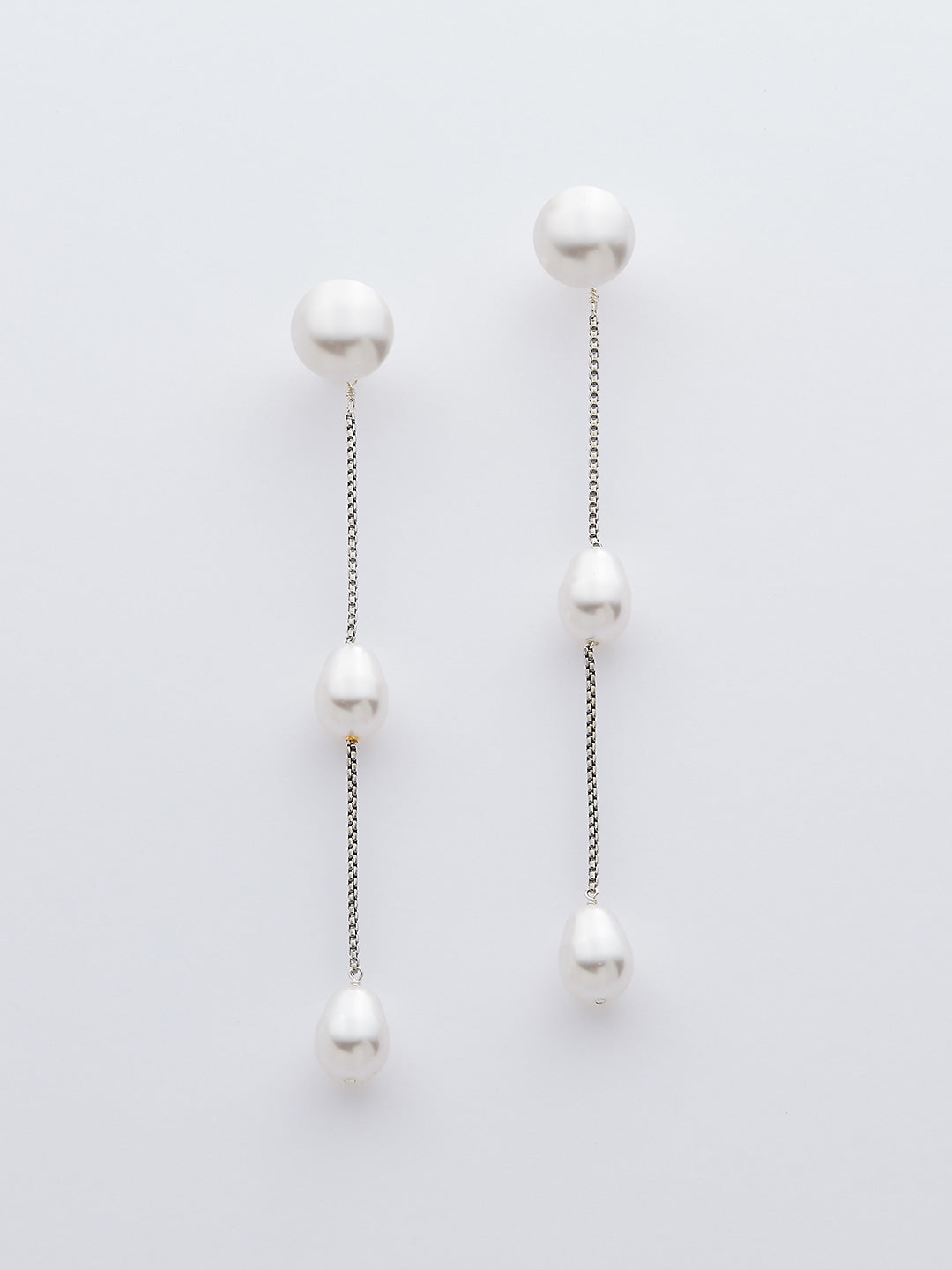 SMALL PEARL DROP EARRING