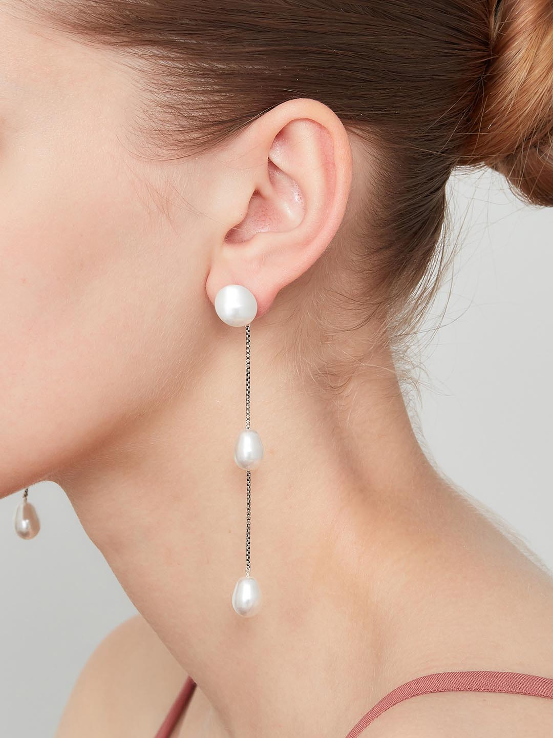 SMALL PEARL DROP EARRING