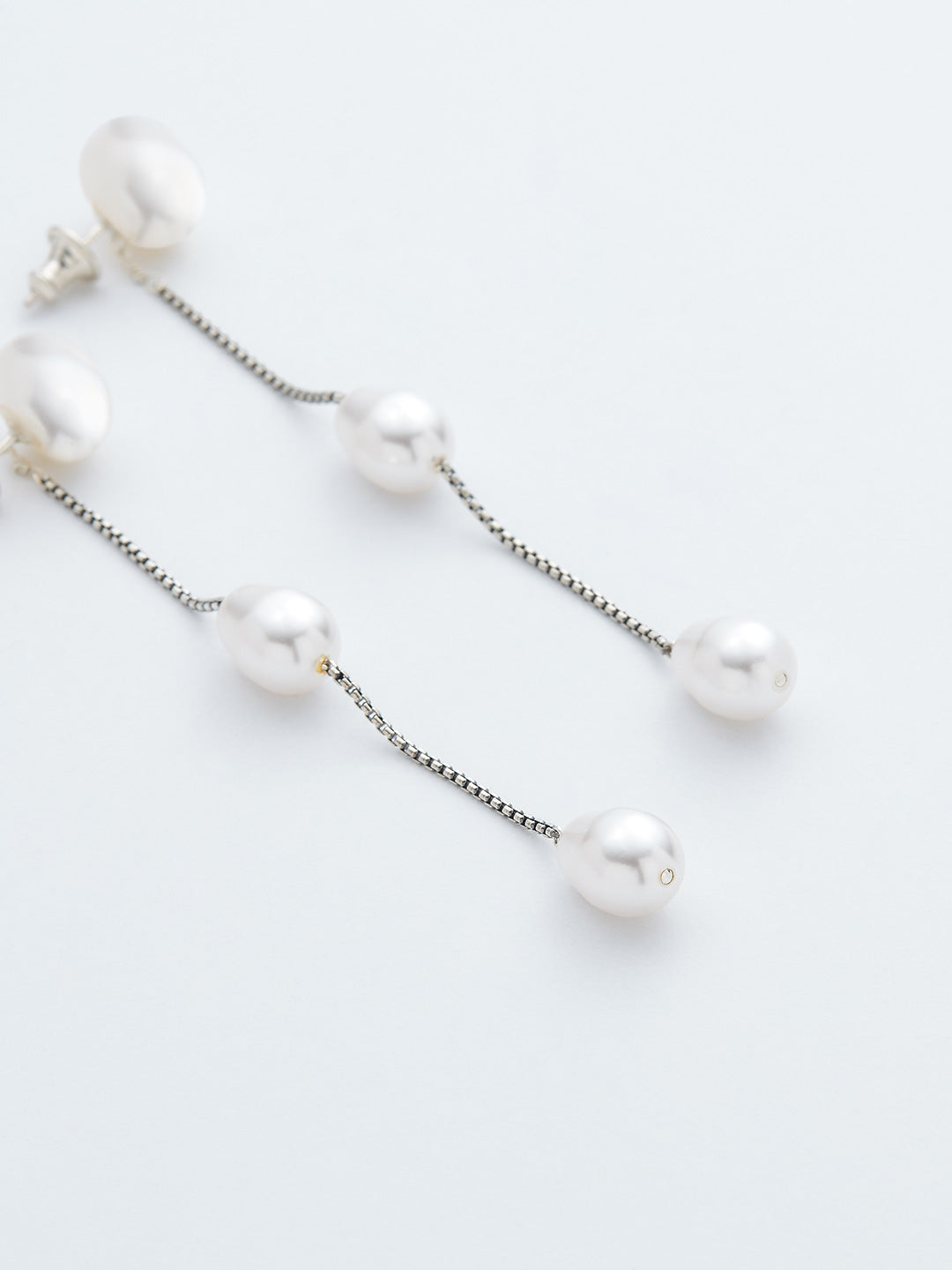 SMALL PEARL DROP EARRING