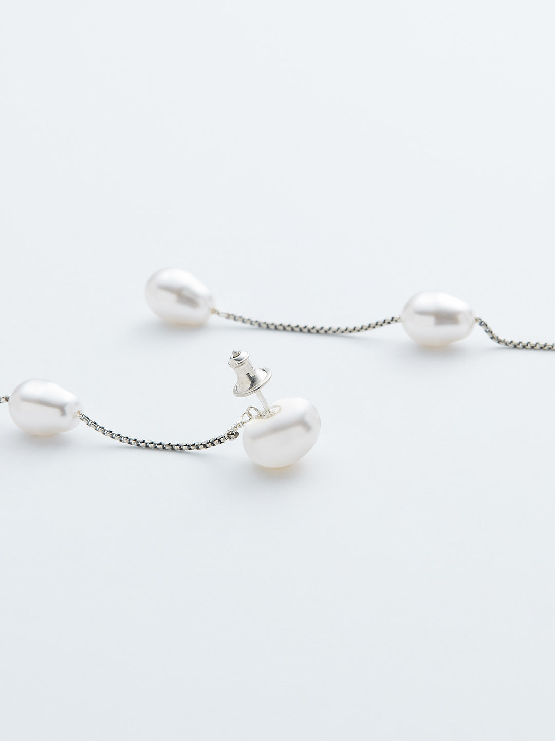 SMALL PEARL DROP EARRING