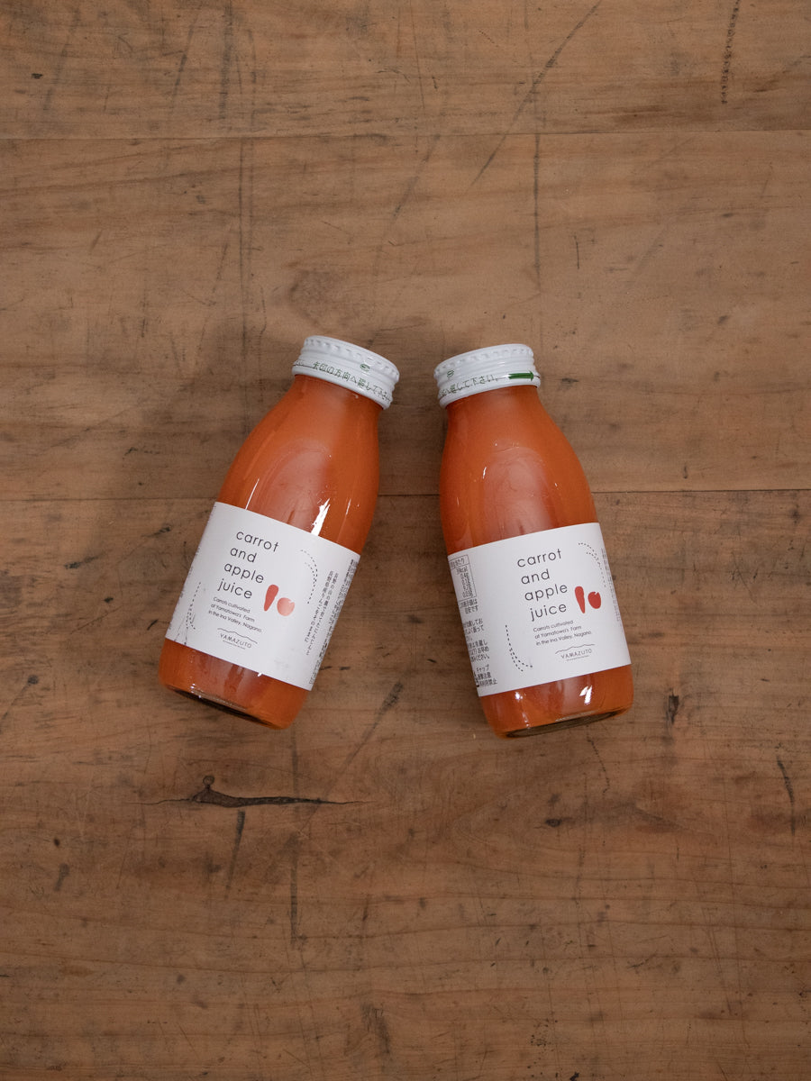 carrot and apple juice と煎り玄米粉のグラノーラのセット