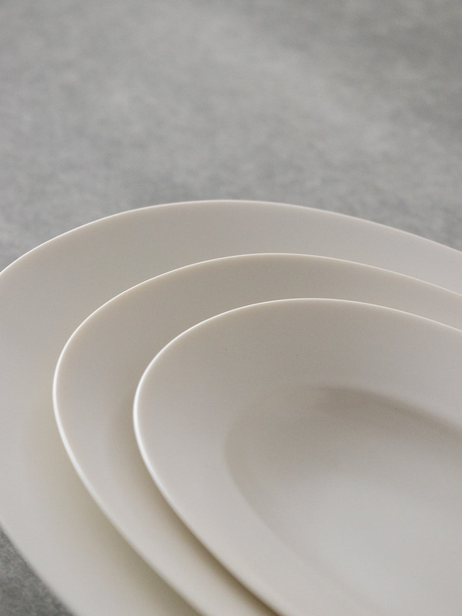 oval plate lily white S